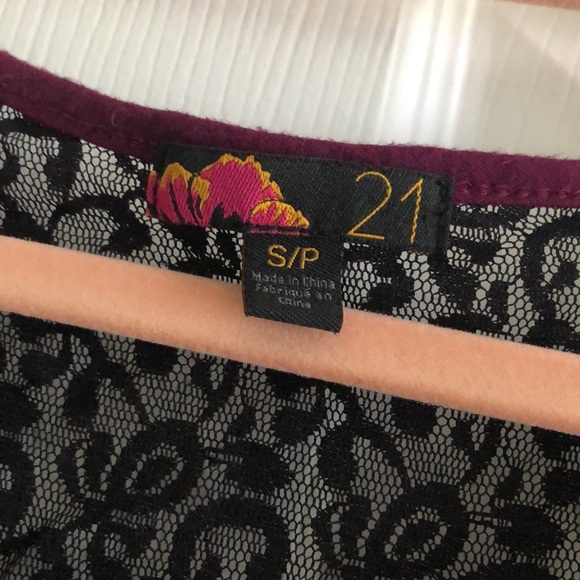 Burgundy lace top - Picture 3 of 3